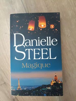 Livre Danielle Steel "Magique